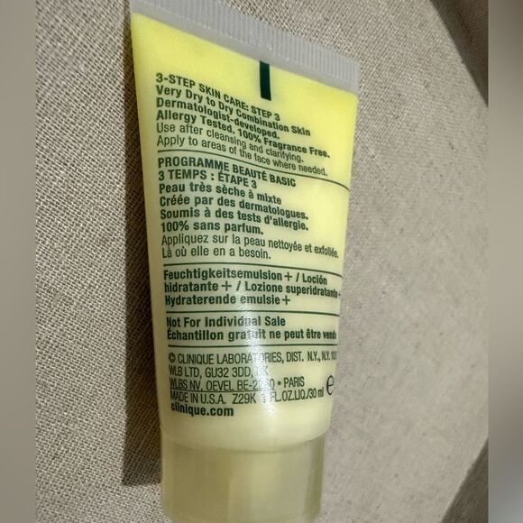 Clinique Dramatically Different Moisturizing Lotion+ 30ml – New Travel Size - Picture 6 of 15